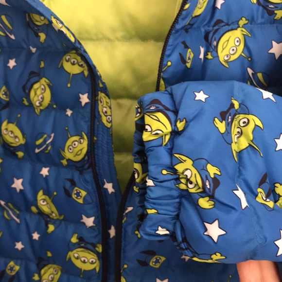 Limited Edition—UNIQLO/DISNEY warm padded parka/jacket/coat - Picture 4 of 5